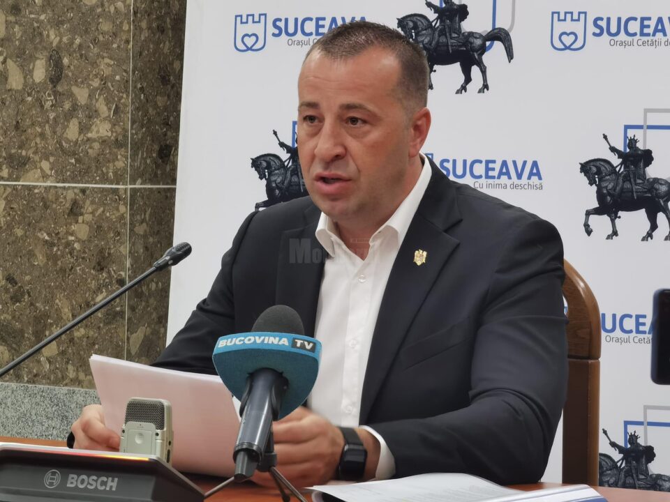 Viceprimarul Lucian Harșosvchi a făcut apel la suceveni să deschidă ușa recenzorilor sau să meargă la punctul fix înființat la sediul Direcției de Statistică Viceprimarul Lucian Harșosvchi a făcut apel la suceveni să deschidă ușa recenzorilor sau să meargă la punctul fix înființat la sediul Direcției de Statistică