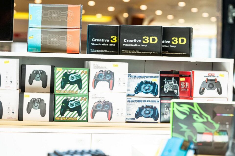 Playsmartshop, locație cu accesorii pentru gaming-ul exclusiv pe telefon și tabletă, deschisă prin programul Go Local, la Iulius Mall Suceava