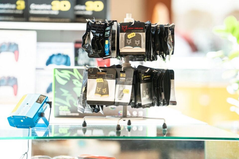 Playsmartshop, locație cu accesorii pentru gaming-ul exclusiv pe telefon și tabletă, deschisă prin programul Go Local, la Iulius Mall Suceava
