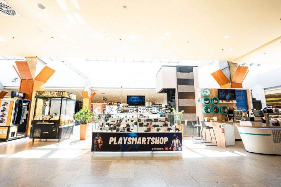 Playsmartshop, locație cu accesorii pentru gaming-ul exclusiv pe telefon și tabletă, deschisă prin programul Go Local, la Iulius Mall Suceava