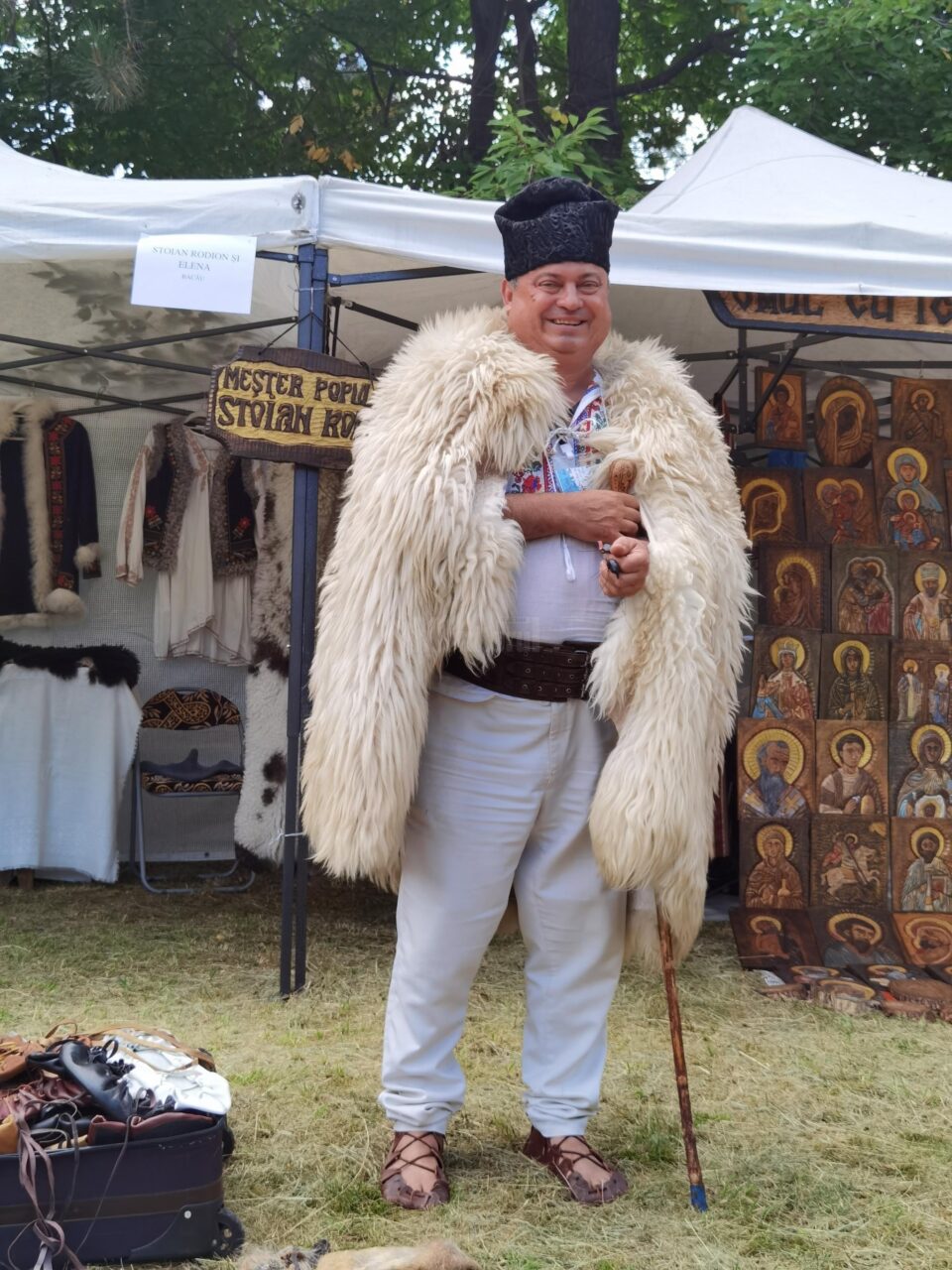 130 de expozanți și sute de vizitatori, chiar din prima zi a evenimentului din Muzeul Satului