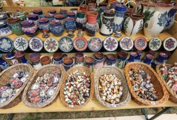130 de expozanți și sute de vizitatori, chiar din prima zi a evenimentului din Muzeul Satului