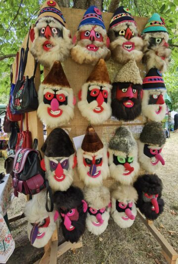130 de expozanți și sute de vizitatori, chiar din prima zi a evenimentului din Muzeul Satului