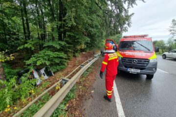 Mașina răsturnată între Ilișești și Păltinoasa