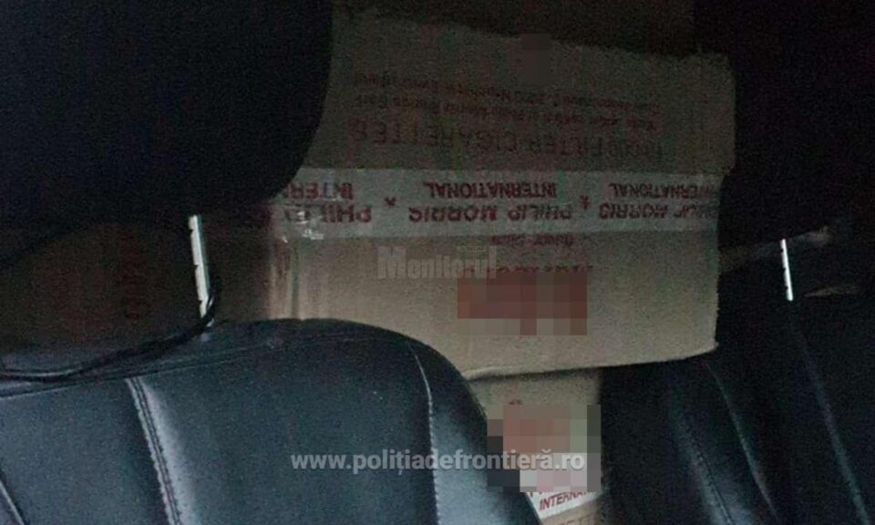 În față se aflau cei doi bărbați iar partea din spate a Mercedesului era burdușită cu baxuri de țigări În față se aflau cei doi bărbați iar partea din spate a Mercedesului era burdușită cu baxuri de țigări