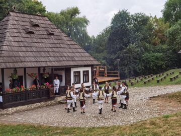 Mii de suceveni și turiști au răspuns chemării „Lume, lume... hai la târg!”, la o ediție cu 130 de expozanți și spectacole folclorice