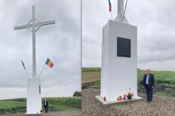 Cruce de aproape 20 de metri înălțime, instalată și sfințită pe Dealul Crucii. Proiect inițiat de inginerul Gabriel Flutur
