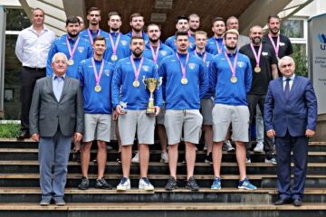 Handbalistii de la USV au fost primiti ca niste campioni la revenirea de la Europene
