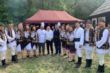 Cătălin Scărlătescu cu Neculai Barbă, Emil Ursu și Ansamblul Ciprian Porumbescu