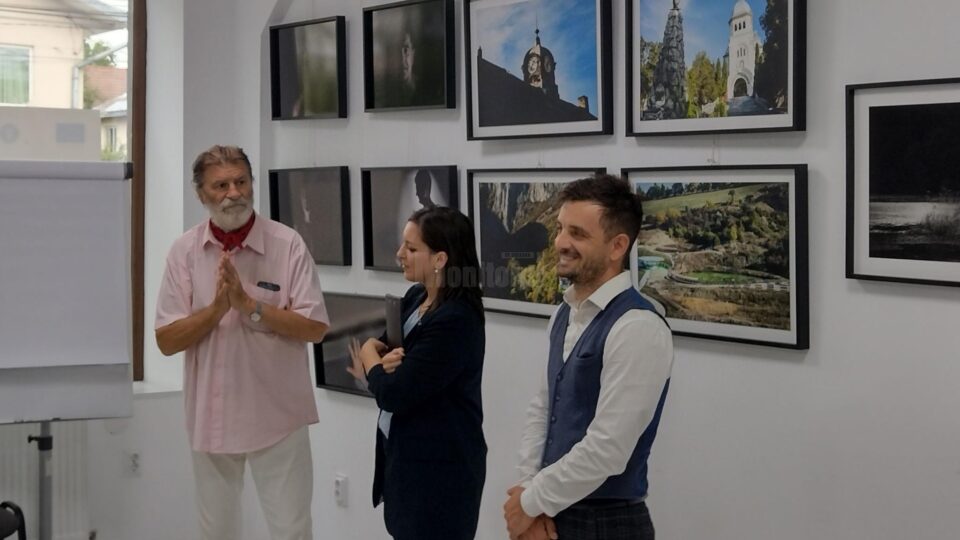 Expoziția „Firul Vieții”, semnată de Sebastian Vasile Luca, la Galeria Zamca