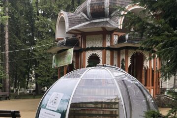În parcul central din Vatra Dornei a fost montat un iglu de lectură, pentru iubitorii de carte