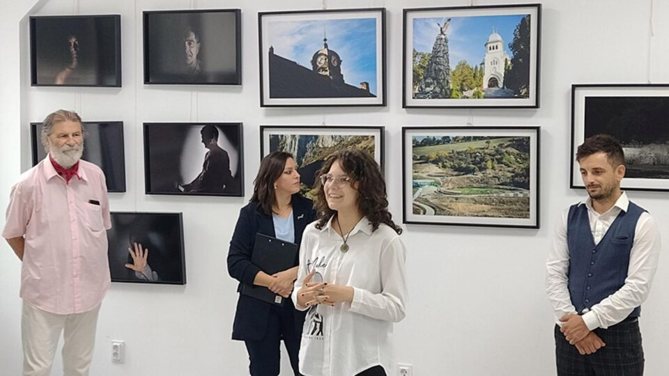 Expoziția „Firul Vieții”, semnată de Sebastian Vasile Luca, la Galeria Zamca