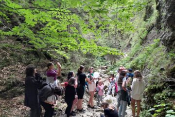 Copii și tineri necăjiți din județ, trimiși în tabere de Asociația Culturală „Sfântul Mitropolit Dosoftei”