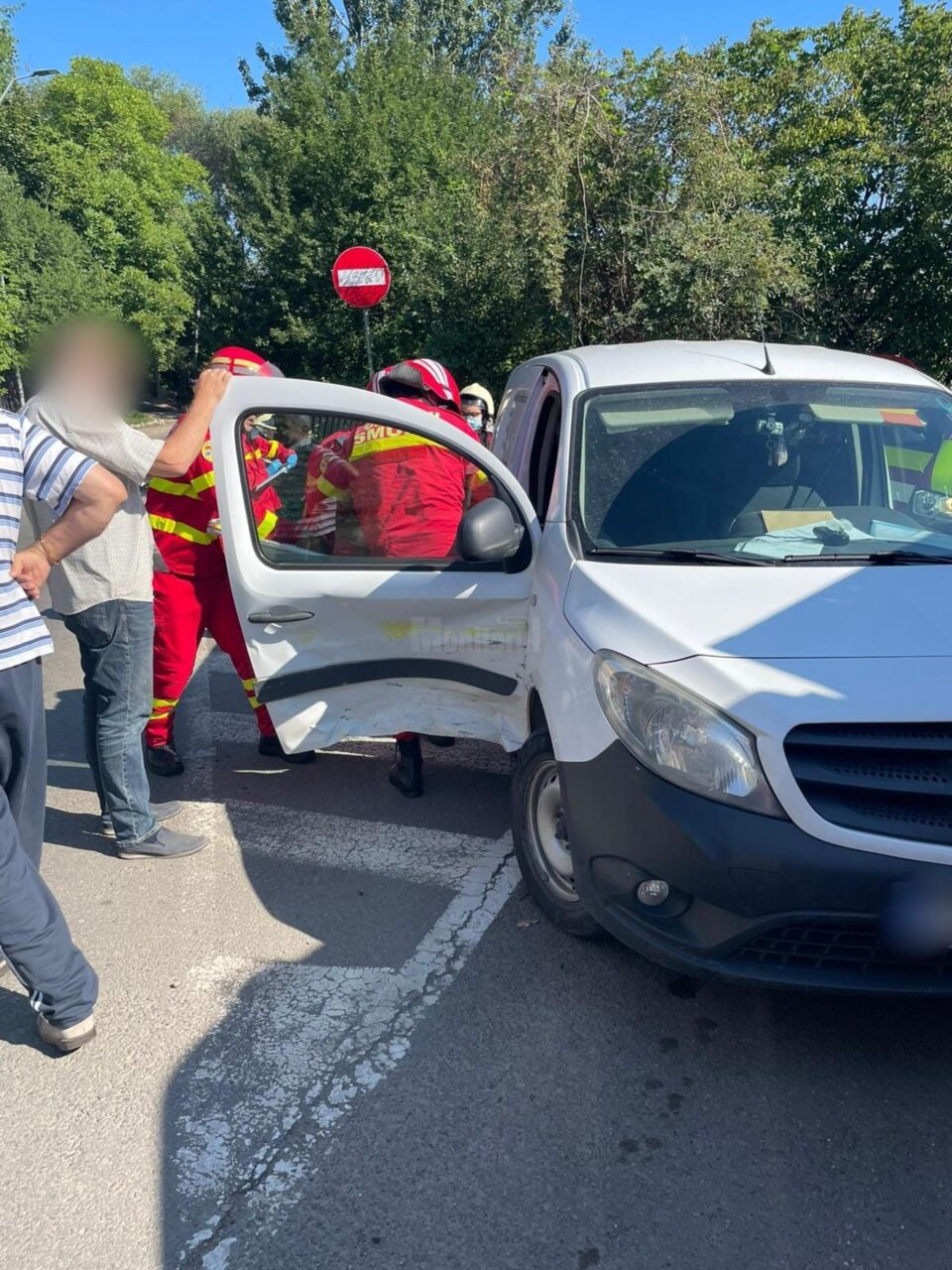 Femeie transportată la spital după o tamponare pe Serpentine