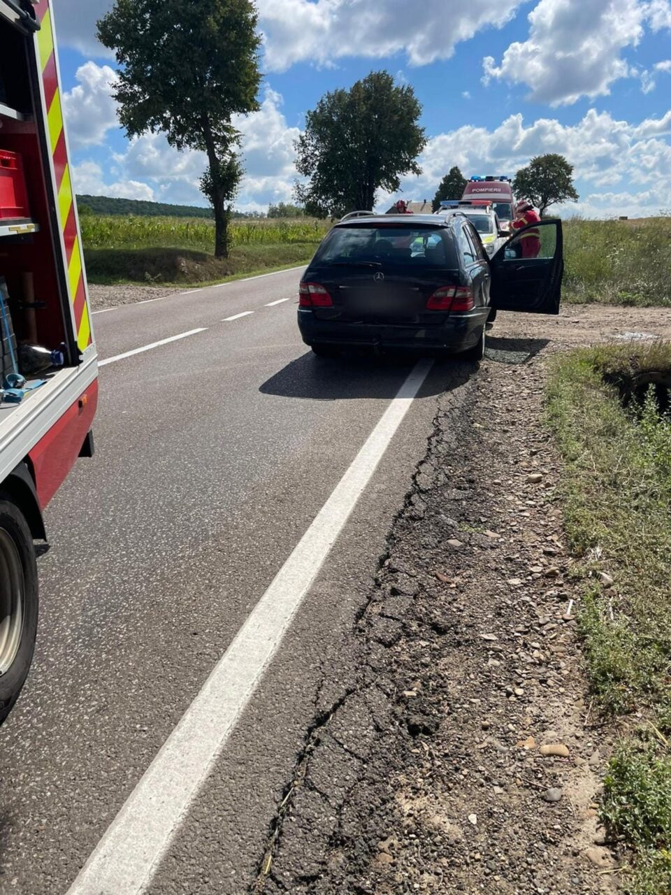 O femeie a ajuns la spital după un carambol între trei mașini