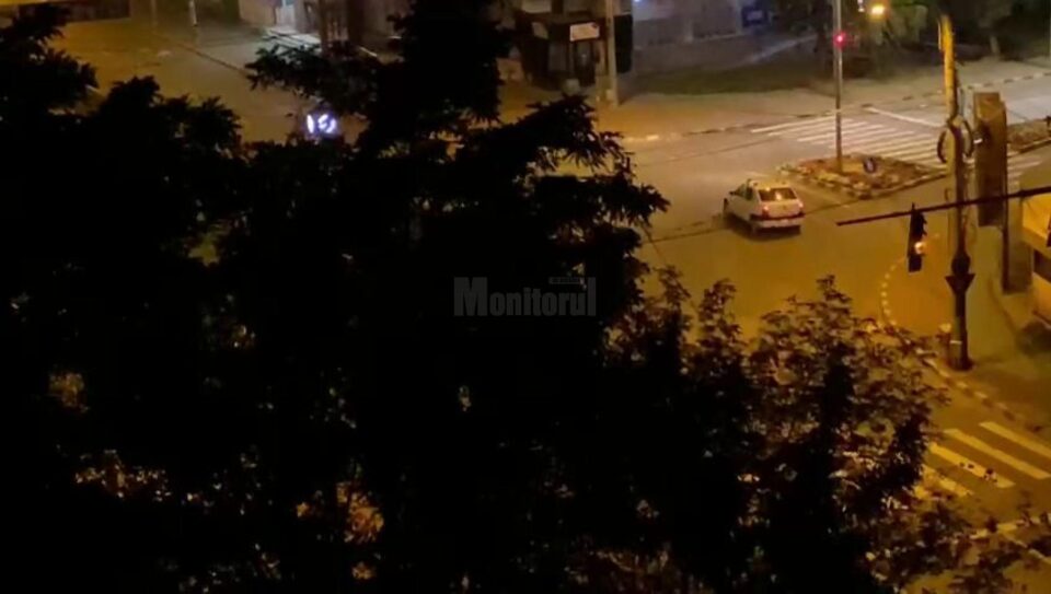 Suceveni treziți din somn de Drifturi, în sensul giratoriu din Burdujeni