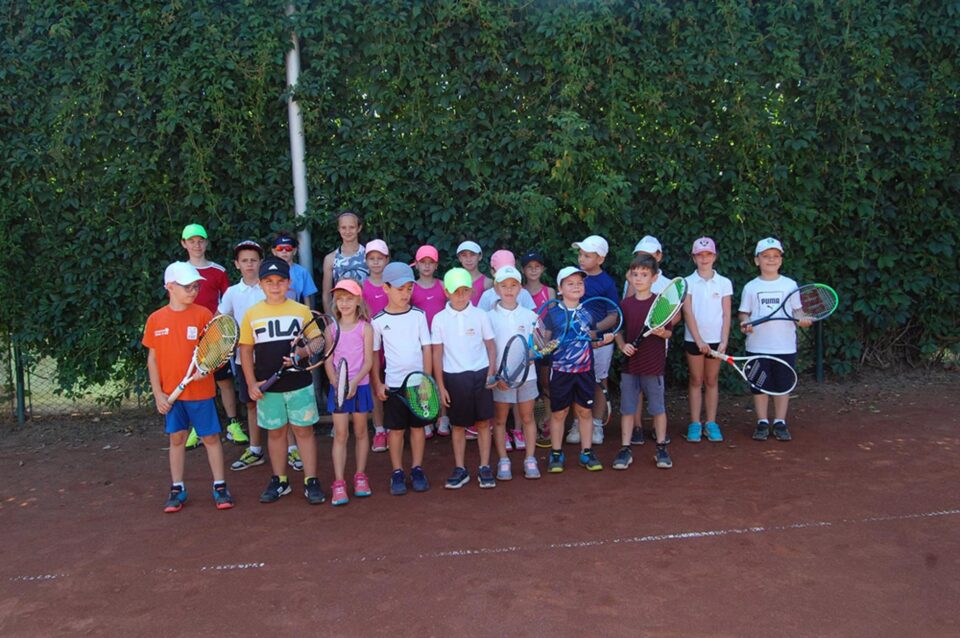 Micii tenismani din județ s-au bucurat de tenis la ediția precedentă a Cupei „Barbera”