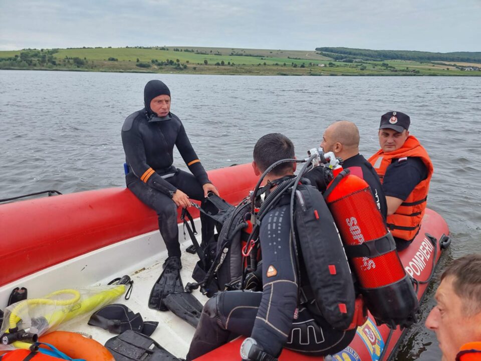 La căutările de joi dimineață au participat și scafandri din Suceava, Iași și Neamț