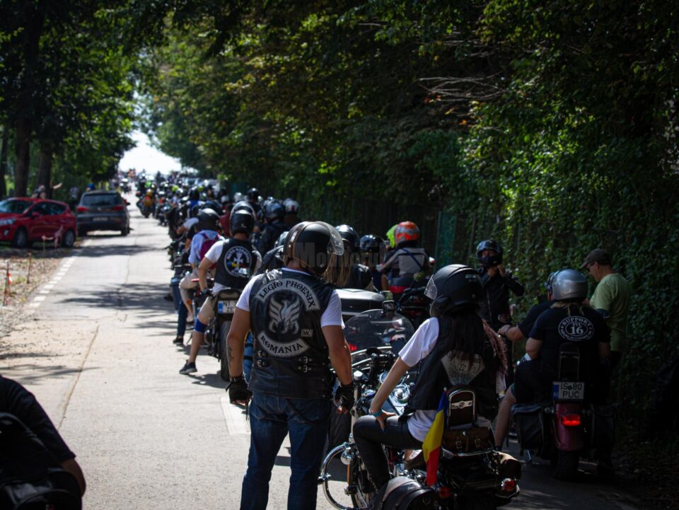 Peste 300 de moticicliști au participat la o paradă pe străzile din Suceava în cadrul Bucovina Motorfest Peste 300 de moticicliști au participat la o paradă pe străzile din Suceava în cadrul Bucovina Motorfest