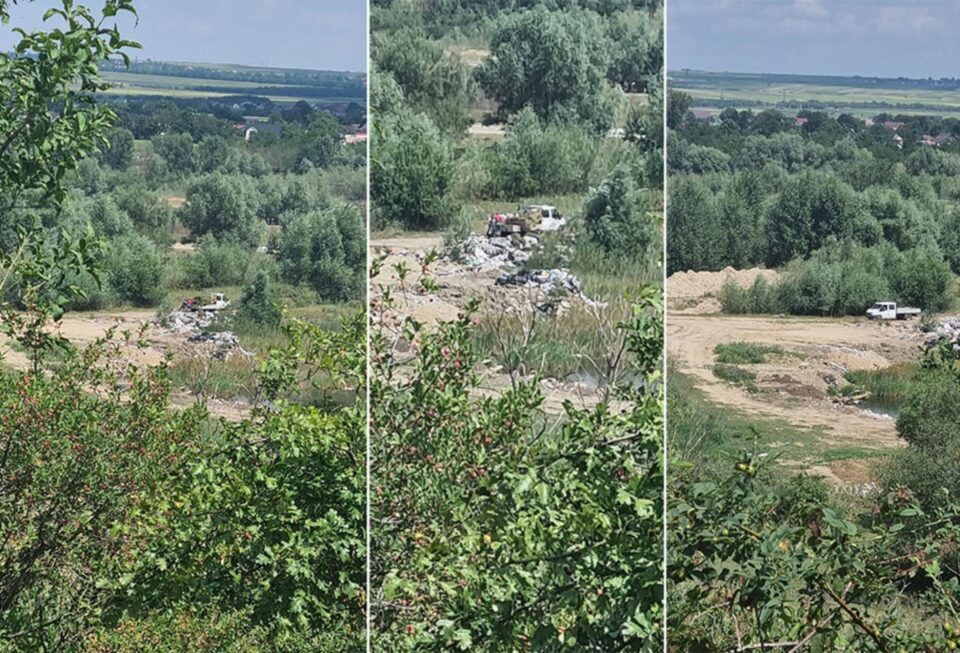 Gunoiul adunat din comuna Bosanci, aruncat de angajații primăriei în lunca râului Suceava
