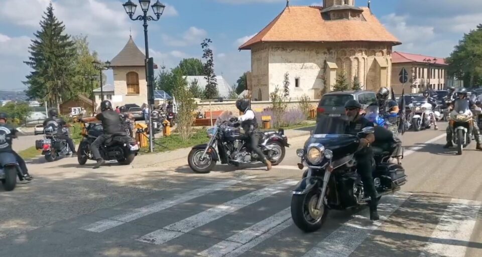 Ctitoria ștefaniană Biserica Sf. Ilie din Șcheia, loc de pelerinaj pentru motocicliștii prezenți la Bucovina Motorfest Ctitoria ștefaniană Biserica Sf. Ilie din Șcheia, loc de pelerinaj pentru motocicliștii prezenți la Bucovina Motorfest
