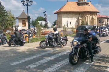 Ctitoria ștefaniană Biserica Sf. Ilie din Șcheia, loc de pelerinaj pentru motocicliștii prezenți la Bucovina Motorfest
