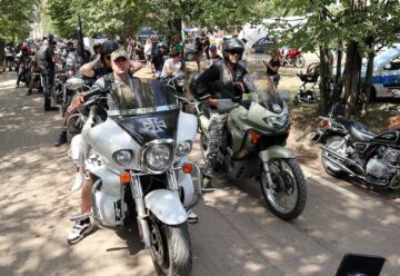 Câteva sute de motocicliști au participat la o paradă moto pe străzile Sucevei