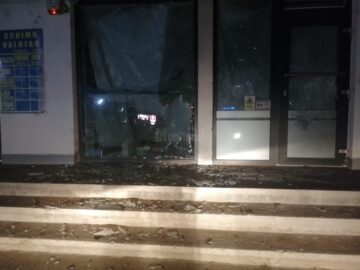 Un individ care își face veacul pe străzile Sucevei a distrus tot ce i-a căzut în drum