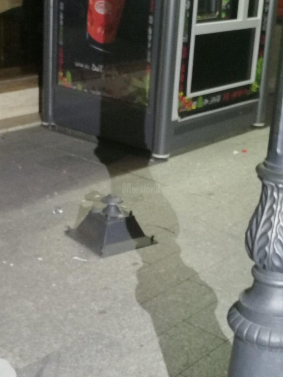 Un individ care își face veacul pe străzile Sucevei a distrus tot ce i-a căzut în drum