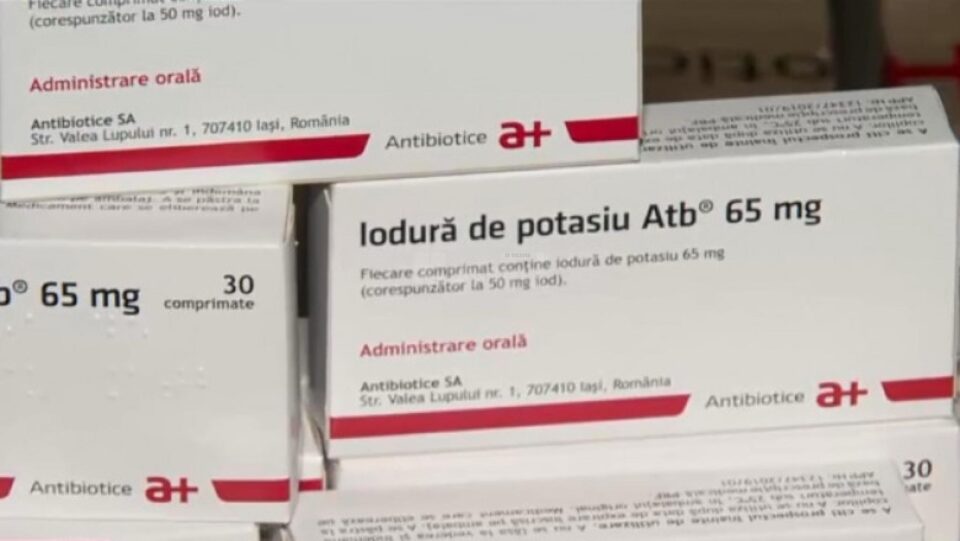 Isteria pastilelor de iodură de potasiu. Pacienții au înroșit telefoanele medicilor de familie. Fot digi24.ro Isteria pastilelor de iodură de potasiu. Pacienții au înroșit telefoanele medicilor de familie. Fot digi24.ro
