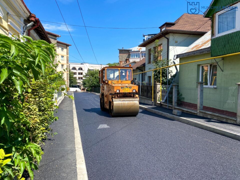 Strada Tudor Vladimirescu, refacută complet, cu covor asfaltic și la trotuare