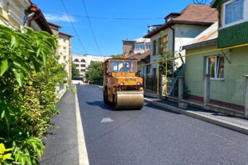 Strada Tudor Vladimirescu, refacută complet, cu covor asfaltic și la trotuare