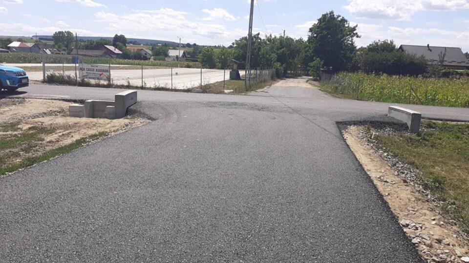 Peste opt kilometri de drumuri din Liteni au fost asfaltate printr-un proiect finanțat de CNI Peste opt kilometri de drumuri din Liteni au fost asfaltate printr-un proiect finanțat de CNI
