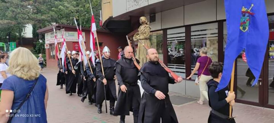 Începând de ieri, evenimentul este promovat și cu ajutorul statuilor vivante și al cavalerilor din Garda Cetății Deva