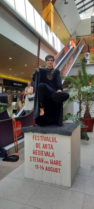 Statui vii la mall