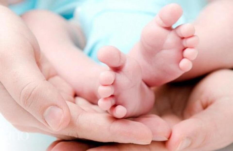 Mamele care au bebeluși de până la trei luni pot primi 2.000 de lei de la Uniunea Europeană. Foto agora.md Mamele care au bebeluși de până la trei luni pot primi 2.000 de lei de la Uniunea Europeană. Foto agora.md