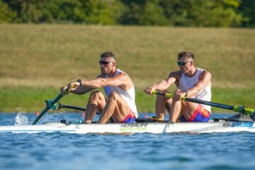 Sucevenii Sergiu Bejan si Marius Cozmiuc sunt creditati cu sanse la o medalie in proba de dublu rame