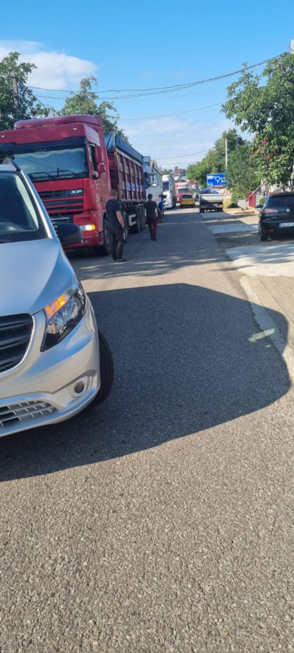 Timp de o jumătate de oră tirurile nu au fost lăsate să treacă prin Bălcăuți