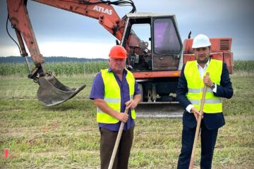 Primarul Radu Reziuc și constructorul au dat startul lucrărilor