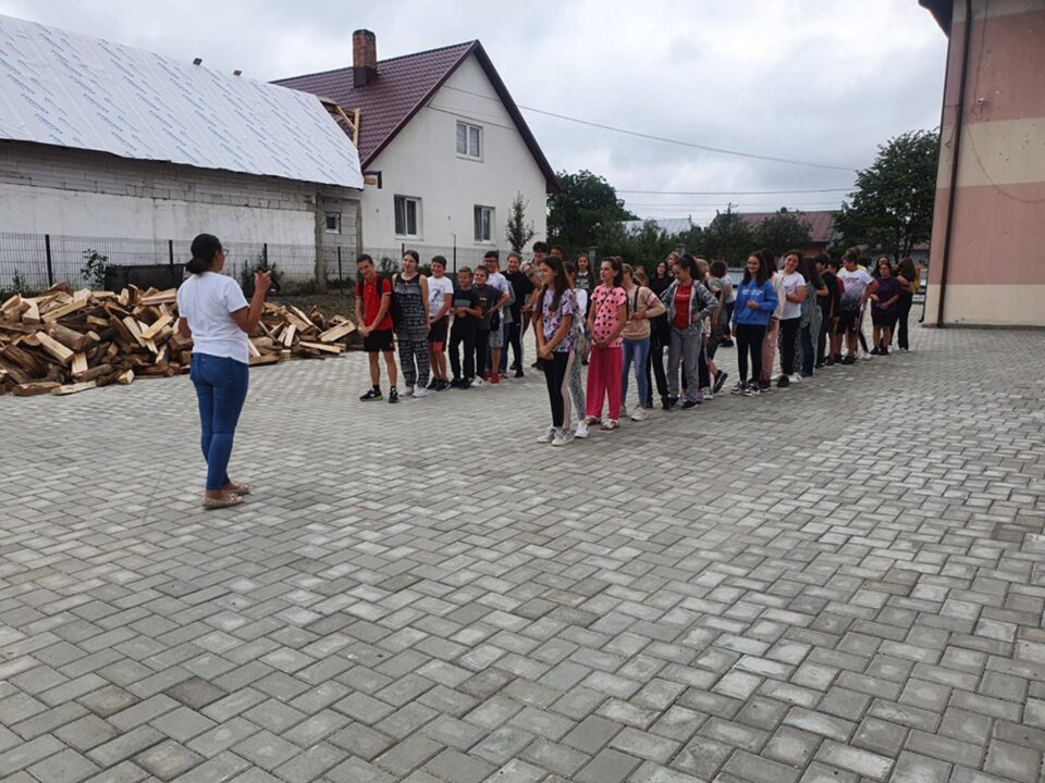Polițiștii au ”descins” la școala de vară pentru copiii de etnie ucraineană