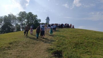 Credincioșii au urcat dealul pentru a participa la slujba de Sf. Maria de la Hagigadar
