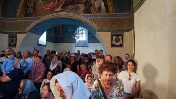 credinciosi la slujba de la Hagigadar1