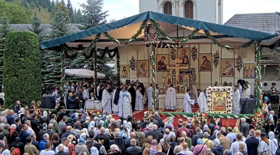 Mii de pelerini din țară și străinătate au venit și anul acesta la Mănăstirea Putna, Ierusalimul Neamului Românesc, de sărbătoarea Adormirii Maicii Domnului