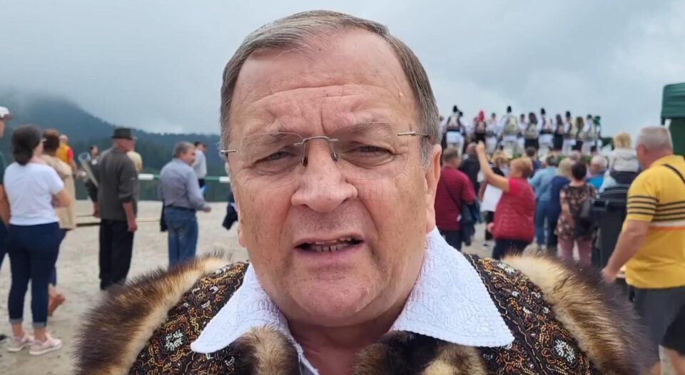 Ghorghe Flutur precizează că în momentul de față accesul pe masivul Rarău se poate face din trei direcții Ghorghe Flutur precizează că în momentul de față accesul pe masivul Rarău se poate face din trei direcții
