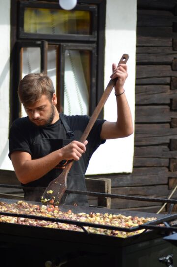Elevi ai Colegiului Economic au gătit alături de chef Cătălin Scărlătescu