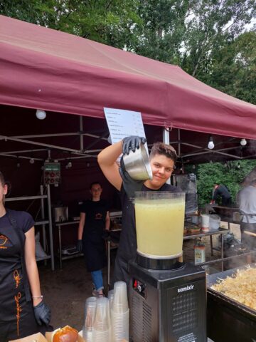 Elevi ai Colegiului Economic au gătit alături de chef Cătălin Scărlătescu