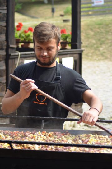 Elevi ai Colegiului Economic au gătit alături de chef Cătălin Scărlătescu
