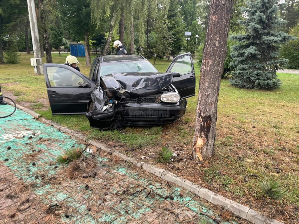 Autoturismul ieșit în decor