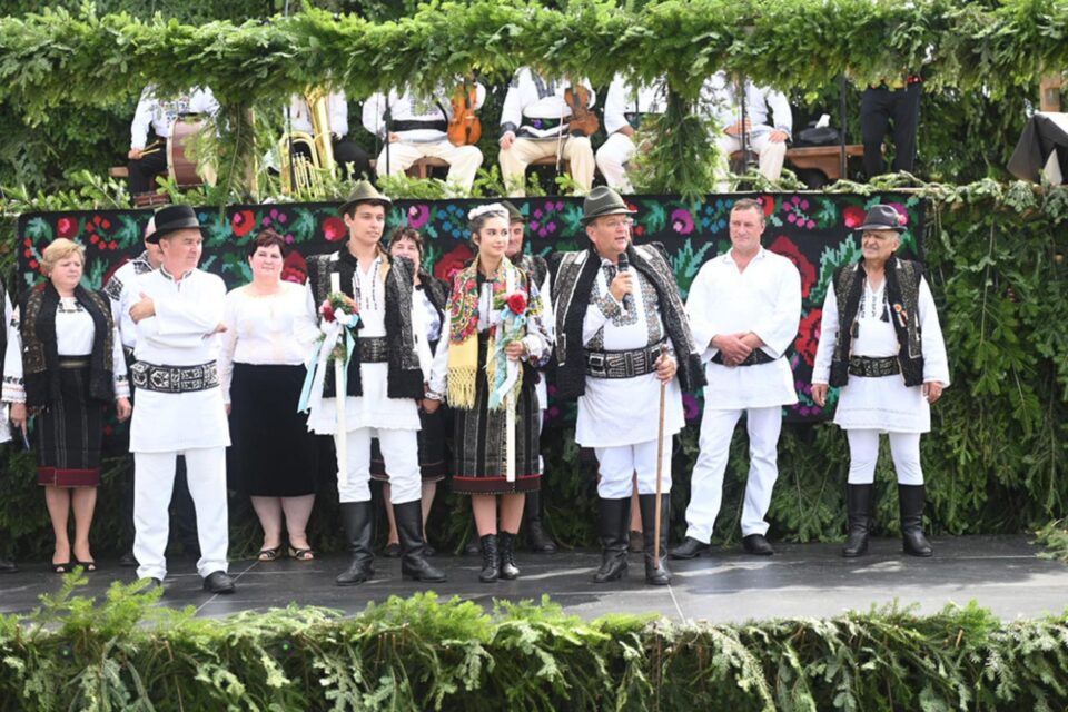 Gheorghe Flutur și eroii principali din filmul „Nuntă în Bucovina”