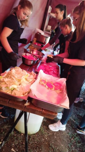 Elevi ai Colegiului Economic au gătit alături de chef Cătălin Scărlătescu